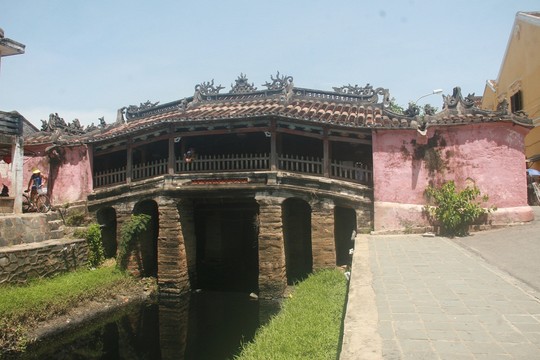 Hội[-]An:[-]Nước[-]dưới[-]chân[-]Chùa[-]Cầu[-]ô[-]nhiễm[-]nặng